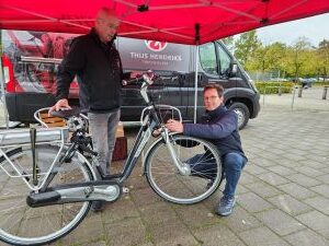Laatste fietscontrole door Thijs Hendriks Tweewielers op Metameer Stevensbeek.