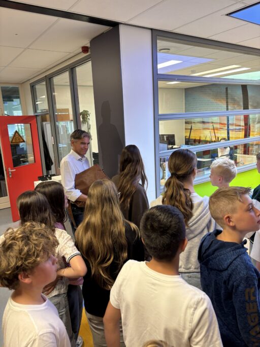 Rondleeiding met de klas door docent
